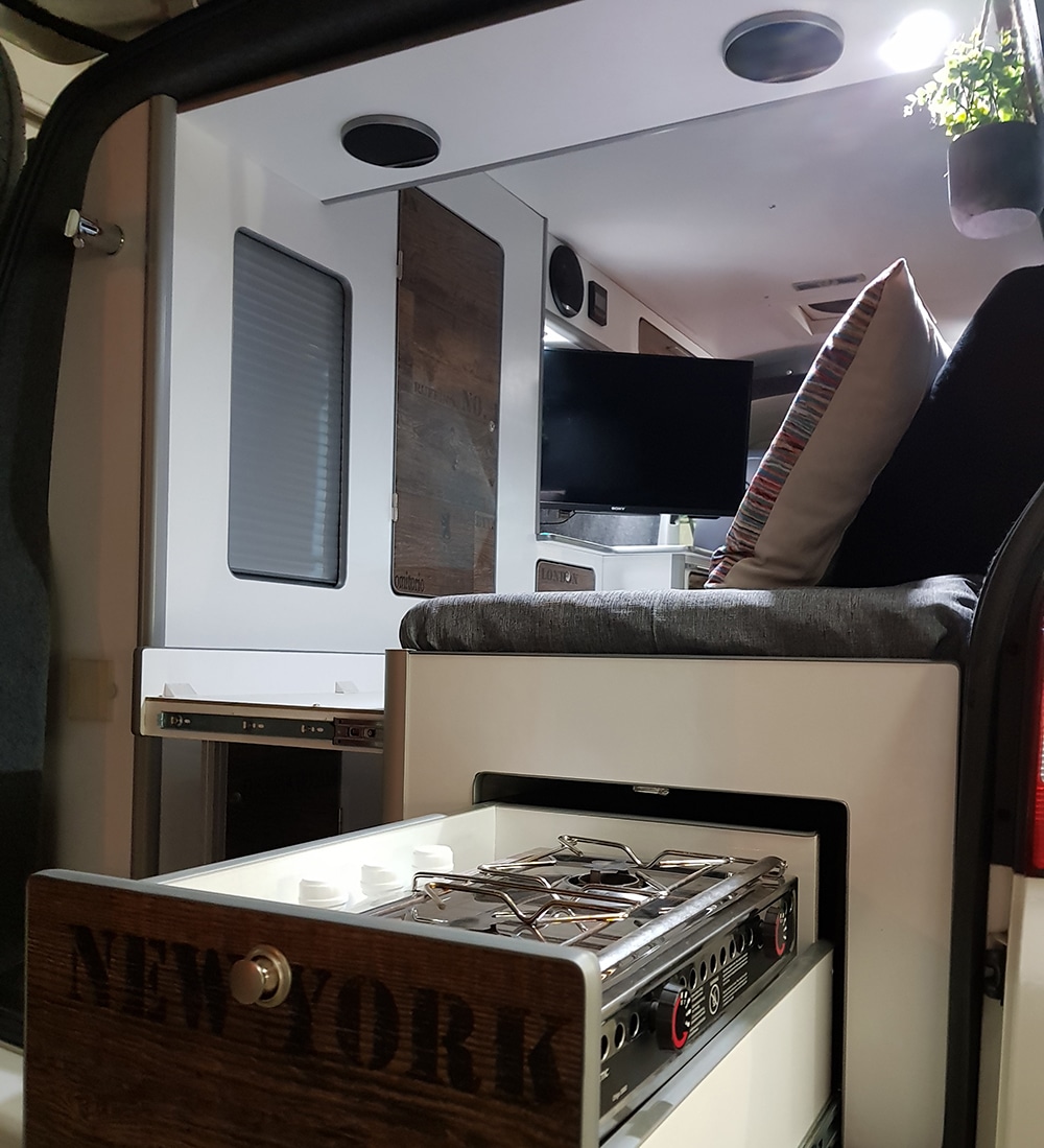 Aménagement complet par Campers Conversion - VW T5 TRANSPORTER L2H3